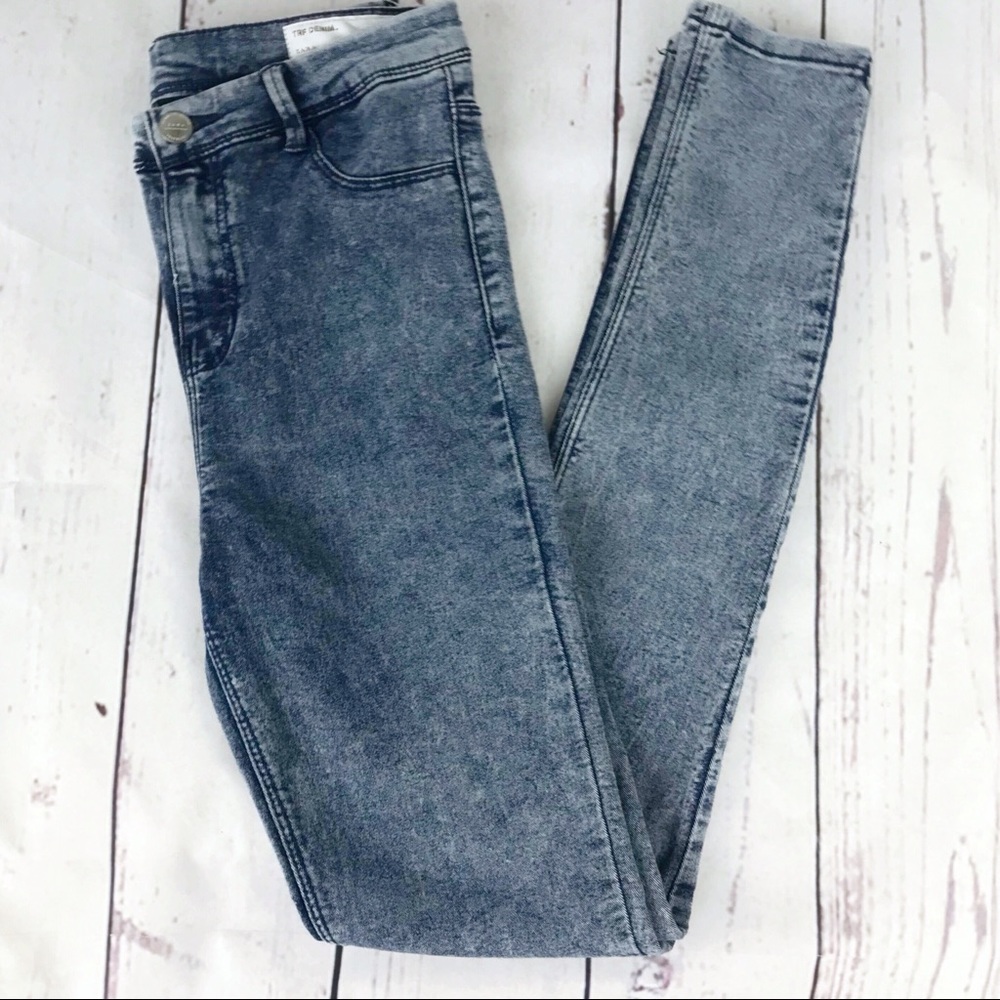 *2/$20* Zara Trafaluc Jeggings in Med Acid Wash, 6 - Picture 8 of 8